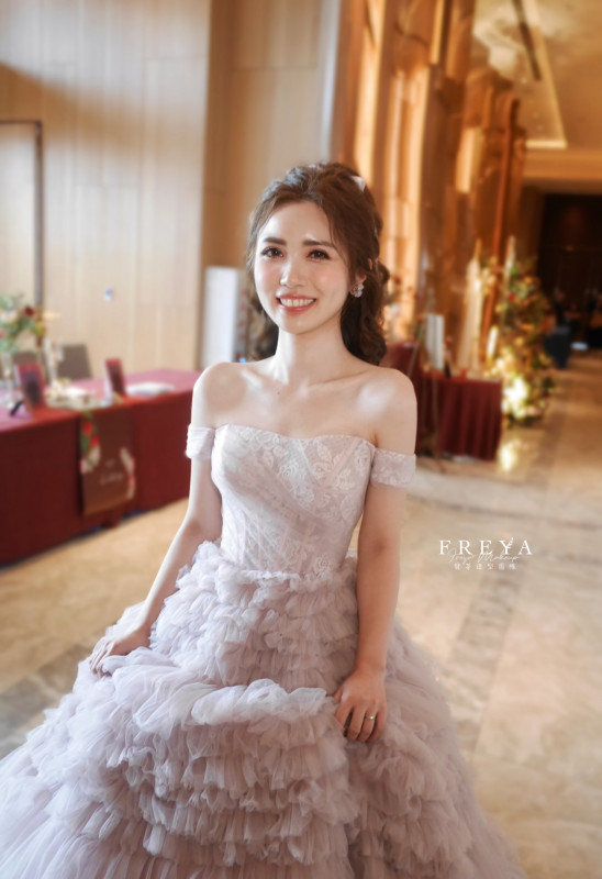 混血妝容,噴泉公主頭