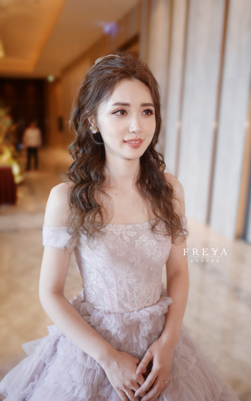 混血妝容,噴泉公主頭